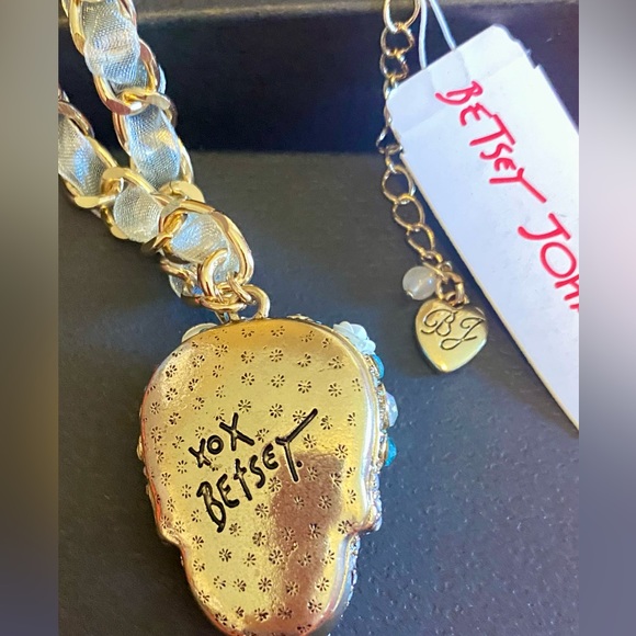 Betsy Johnson Skull Necklace - Picture 2 of 5